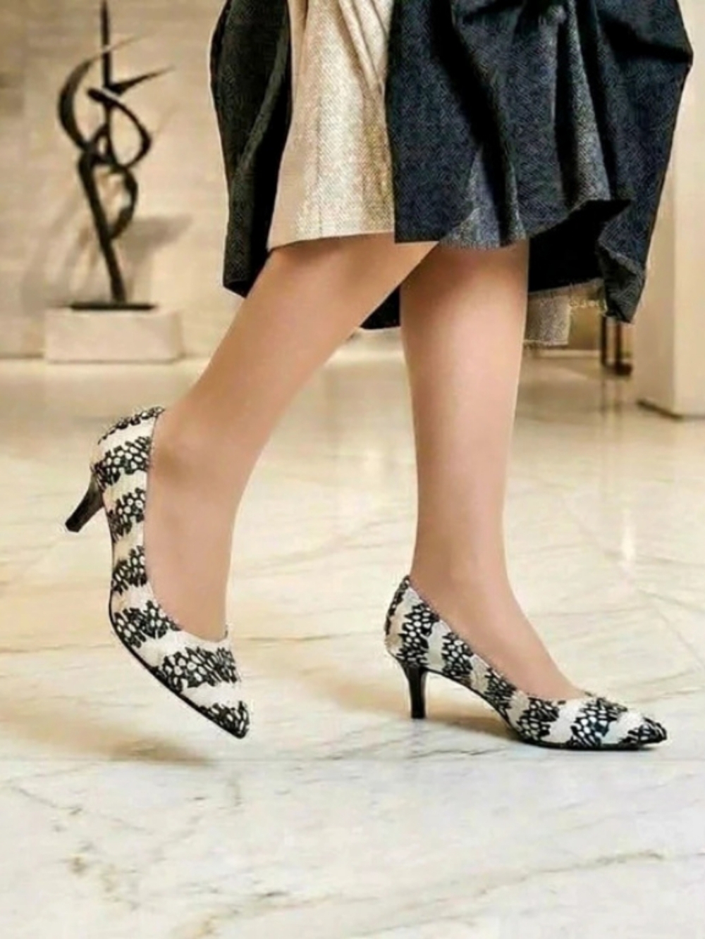 NEW🤍DexFlex Pointed Toe, Kitten Heels in White & Black Sz 7.5